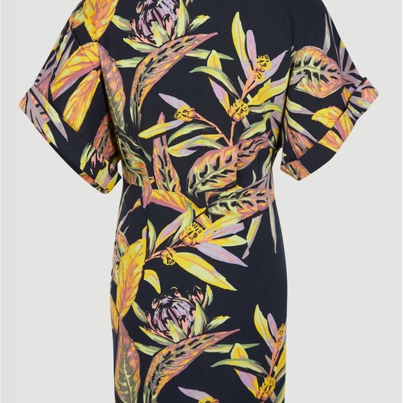 O’Neil Oliana wrap dress black tropical flower print - Picture 2 of 6